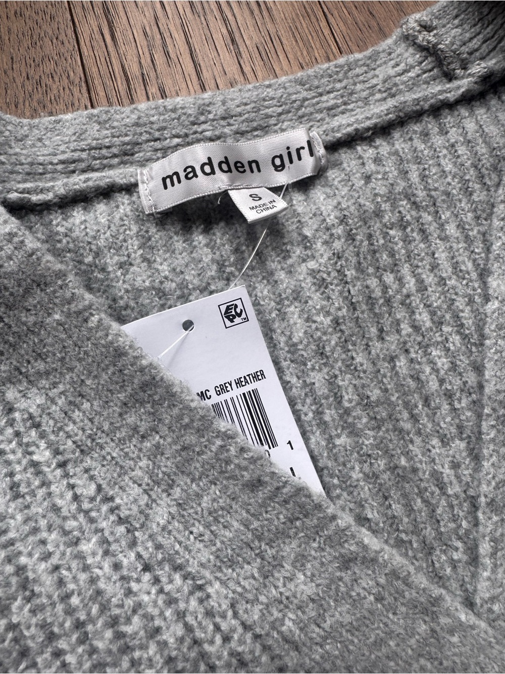 Madden Girl Light Gray Cropped Bow Detail V-Neck Cardigan - Picture 4 of 9